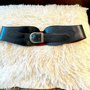 Black leather belt - super stylish! Says size medium